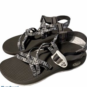 New NWOT Chaco cloud size 7 women’s sandals gray